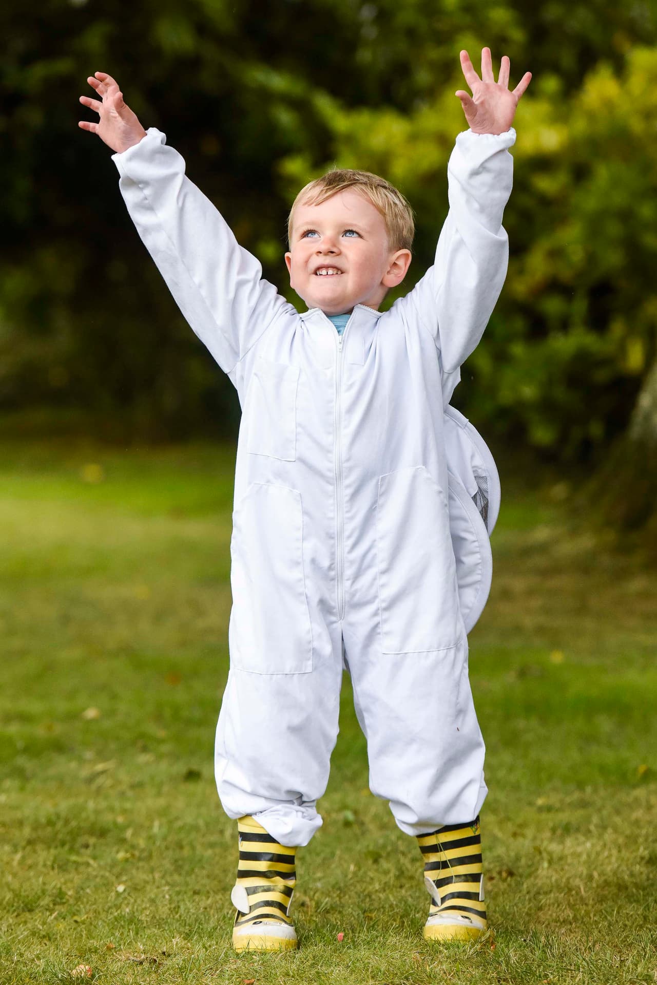 El amor de Benjamin por las abejas es realmente genuino.