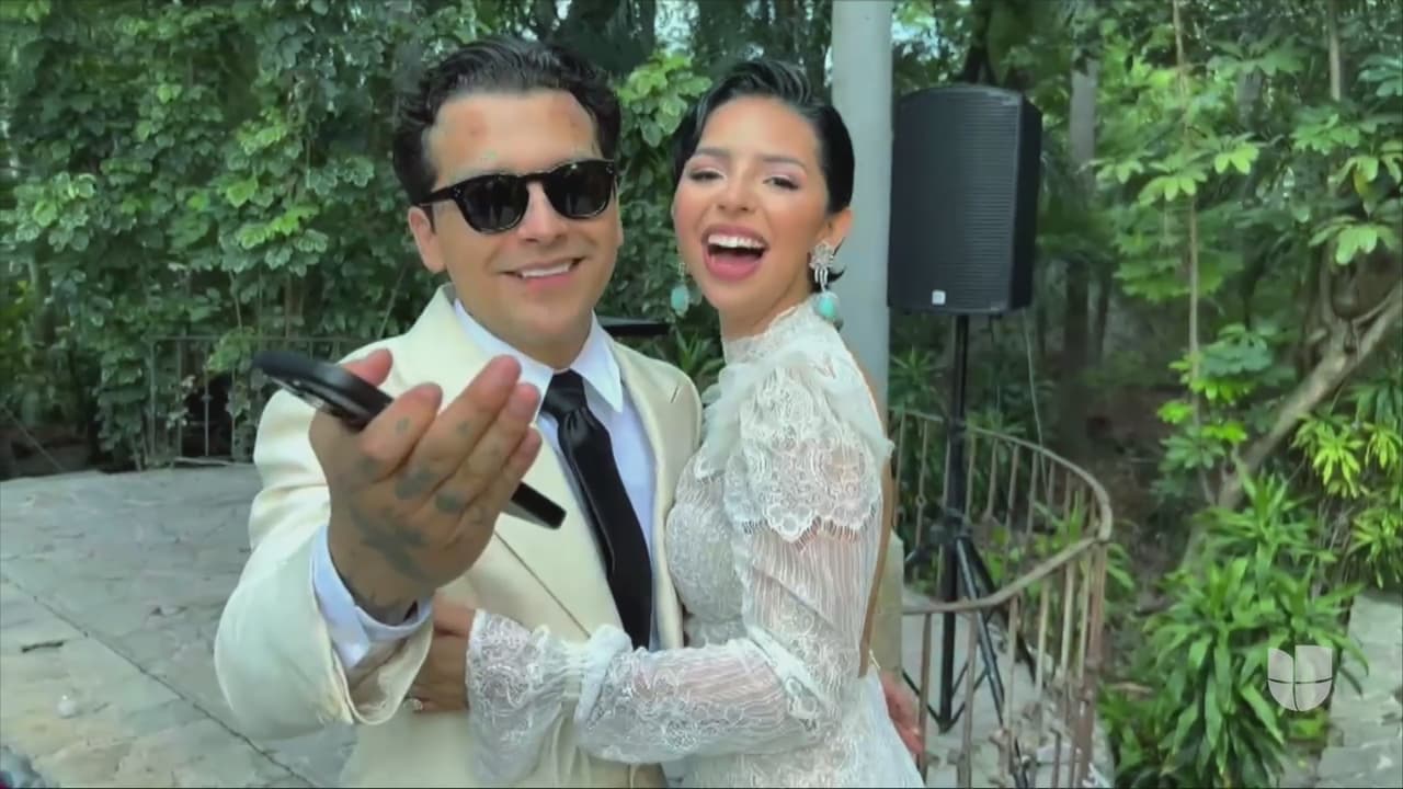 Ángela Aguilar y Nodal mandaron mensaje vestidos de novios.