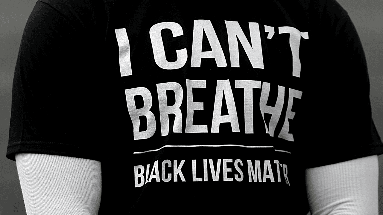 Amenazan de muerte a maestra de Los Ángeles por usar camiseta de Black Lives Matter