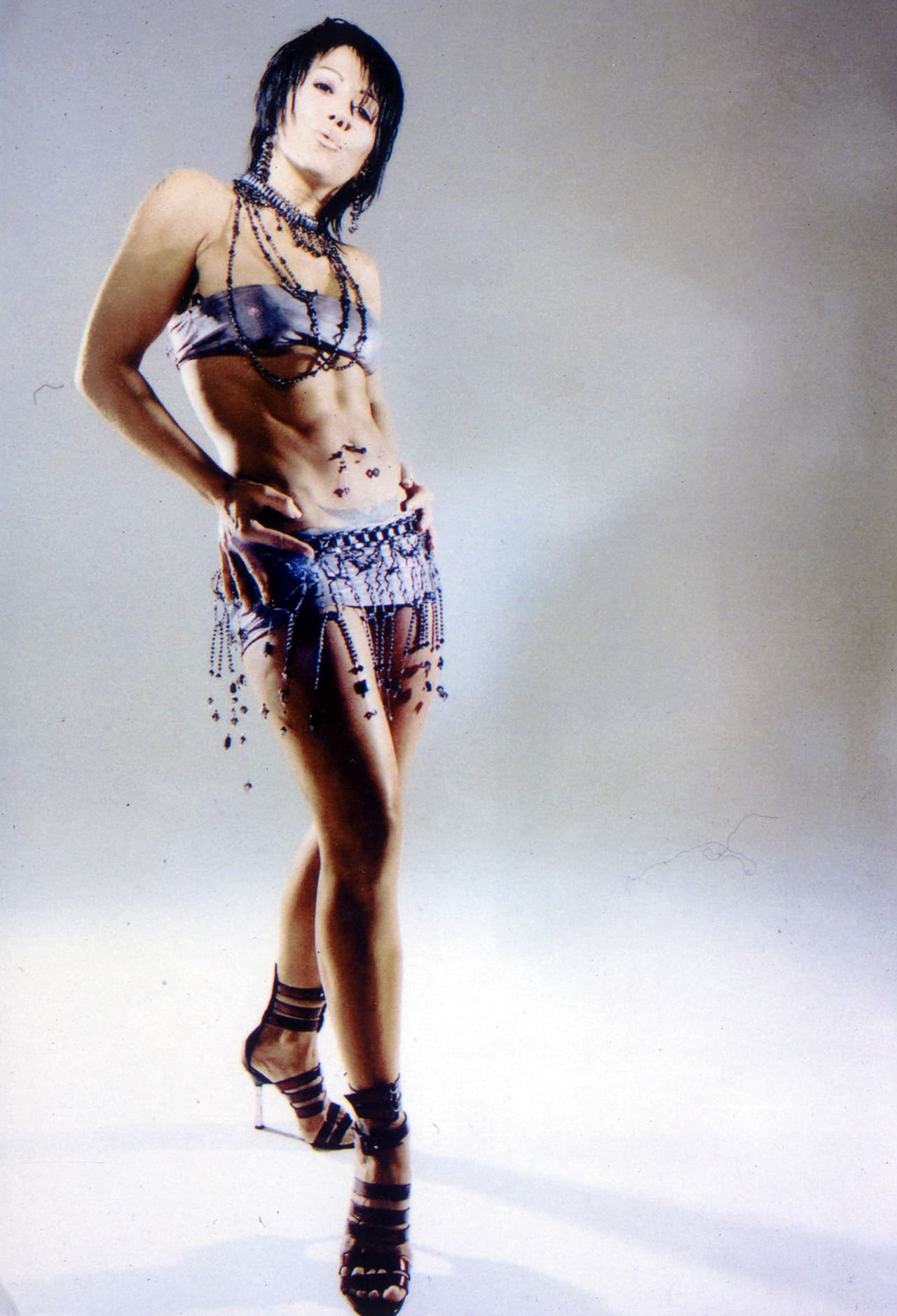 Alejandra Guzmán promociona su álbum "Lipstick" en 2004.