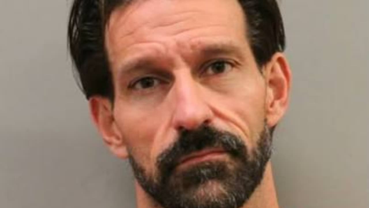 Exentrenador de Tomball ISD queda en libertad bajo fianza; está vinculado a delitos sexuales contra menores