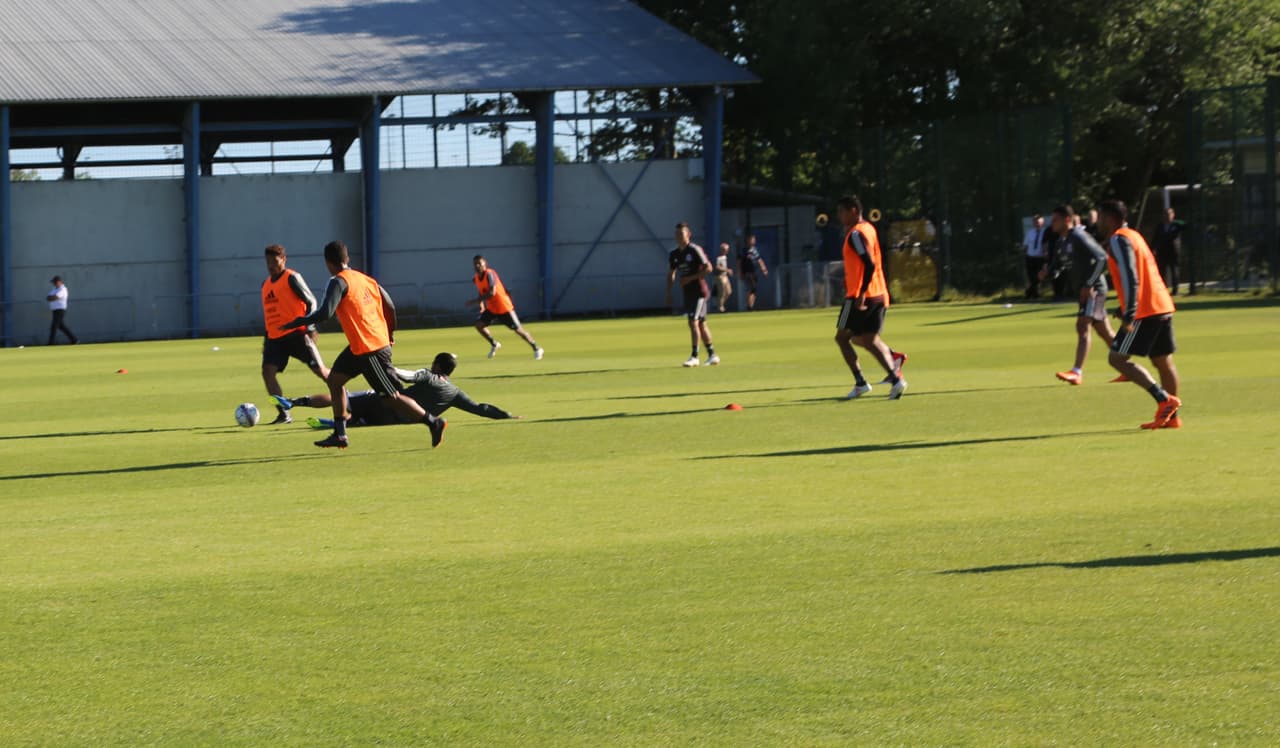 El entrenamiento mexicano, que tampoco contó con Héctor Herrera, mostró mucha intensidad.