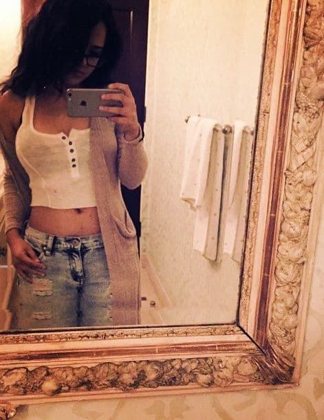 Luego de lavar los platos Becky se tomó esta selfie donde se ve hermosa.