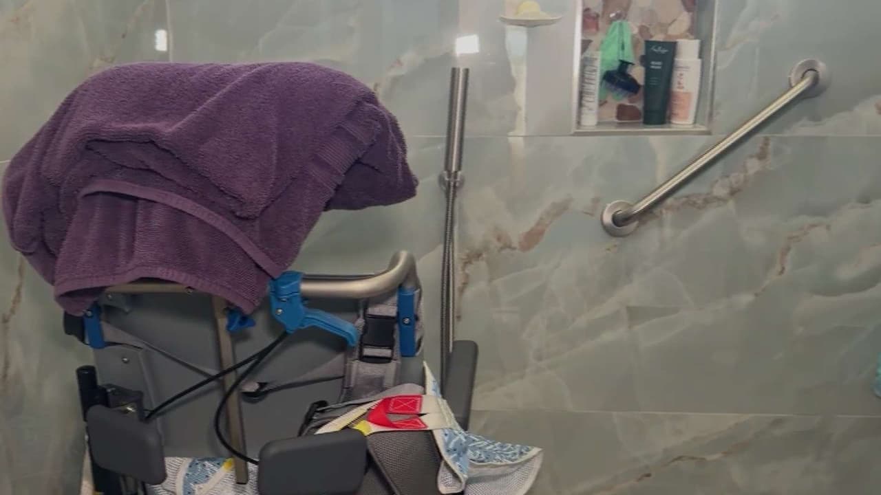 Familia latina denuncia que está pagando más de $50,000 por una remodelación incompleta de un baño