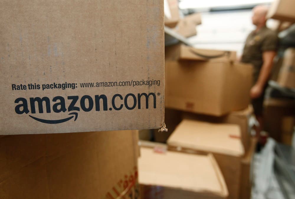 Encuentran a un bebé muerto en una papelera en un almacén de Amazon