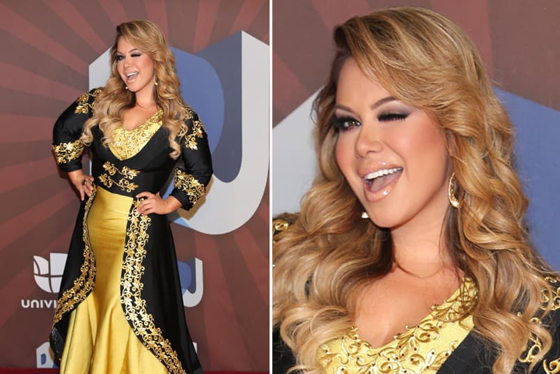 Para aquellas que les encanta lucir el cabello suelto, Chiquis Rivera mostró este peinado donde lleva el cabello ligeramente de lado con un poco de volumen al frente y ondulado suave.
