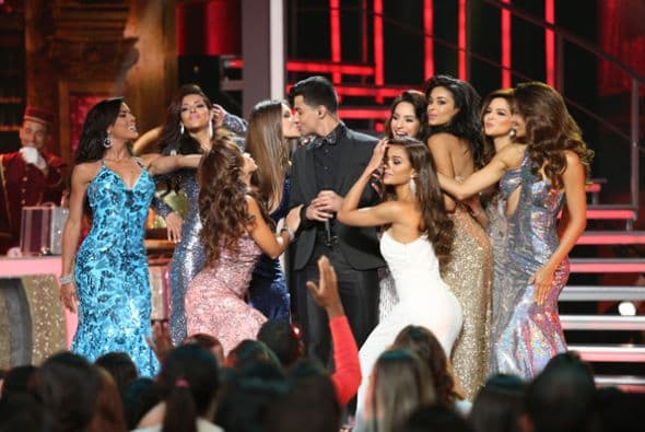 ¡Pero qué besotes se repartieron en esta novena temporada de Nuestra Belleza Latina! Algunos muy tiernos y muestras de gran cariño y otros tan intensos, que desbordaron tremenda pasión. ¿Quieren ver este exquisito repertorio?