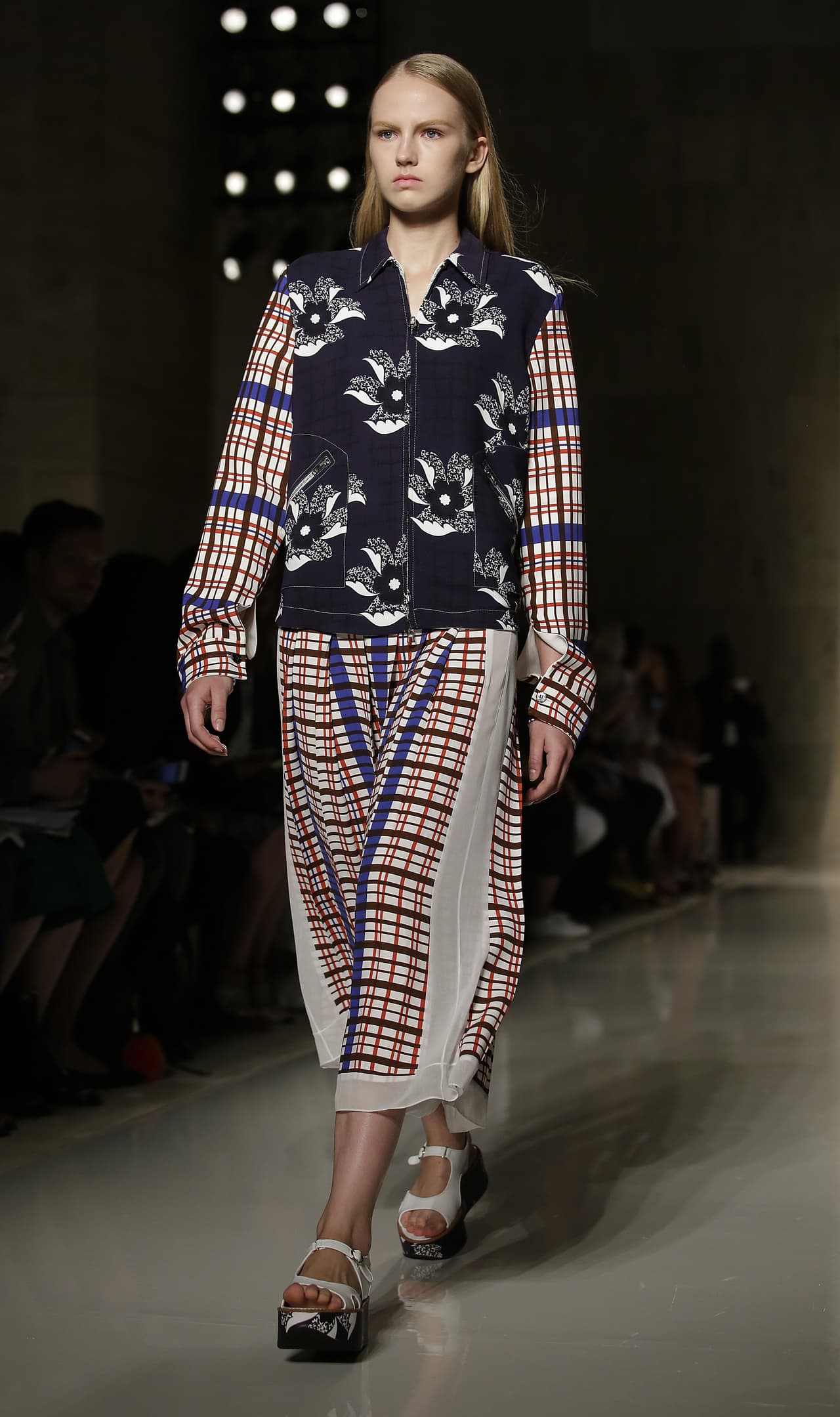 El día llegó para Victoria Bechkam en la NYFW. La ex 'spice grl' combinó cuadros con flores, algo a lo que muchos diseñadores la han apostado durante los últimos dos años.