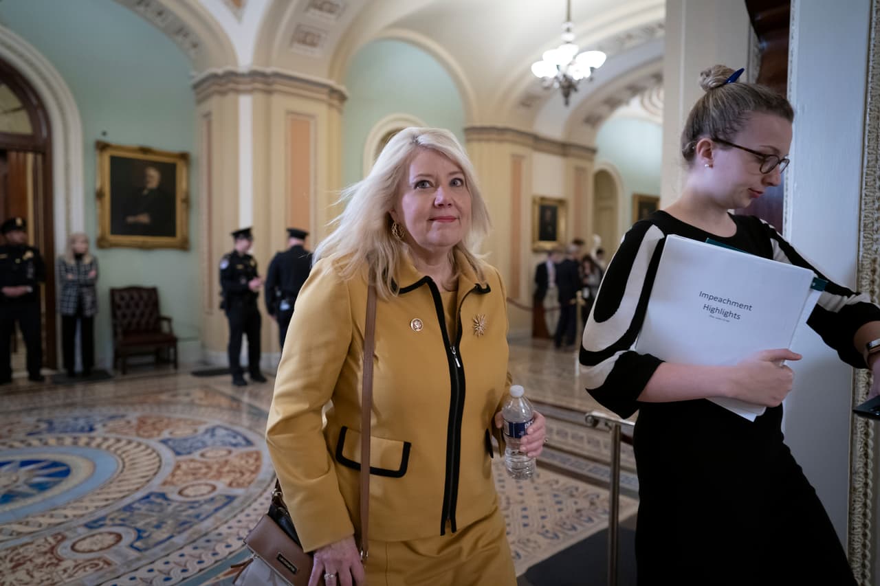 Congresista de Arizona, molesta con Pelosi por uso obligatorio de mascarilla en la Cámara