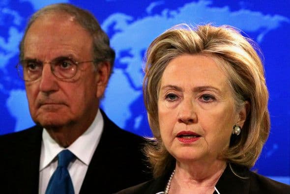 6.- HILLARY CLINTON: Fue Secretaria de Estado de Estados Unidos. Es la esposa del expresidente Bill Clinton y una de las mujeres más populares para convertirse, en algún día, presidenta. Tiene 66 años.