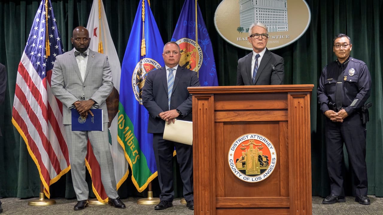 Delegado de seguridad de Los Ángeles investigado por amenaza de bomba falsa contra el Ayuntamiento