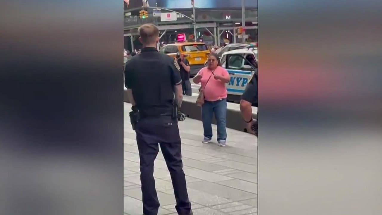 Policía descarta terrorismo en apuñalamiento de Times Square y apunta a crisis mental