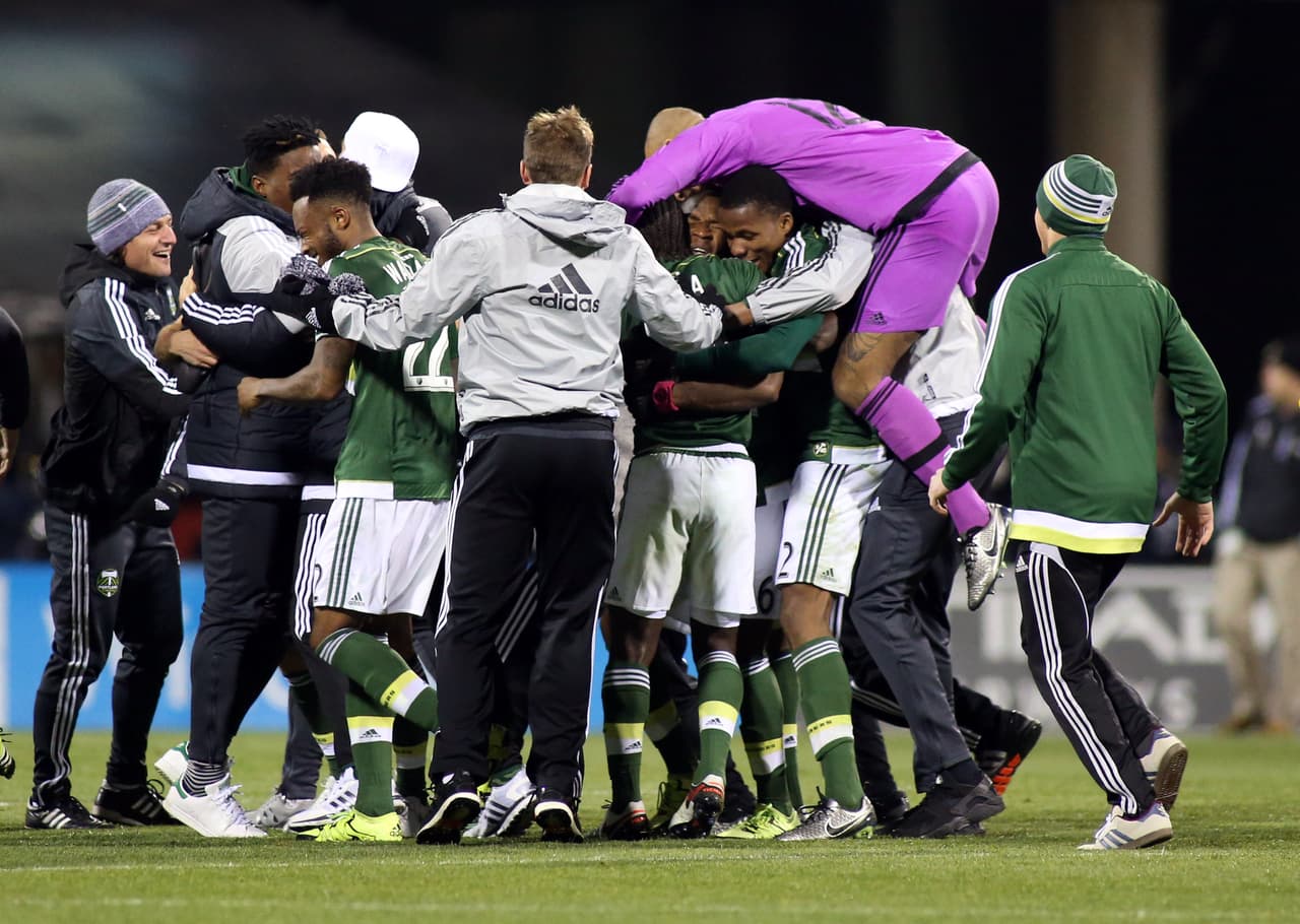 ¡Se acabó! Portland Timbers festeja su primera campeonato.