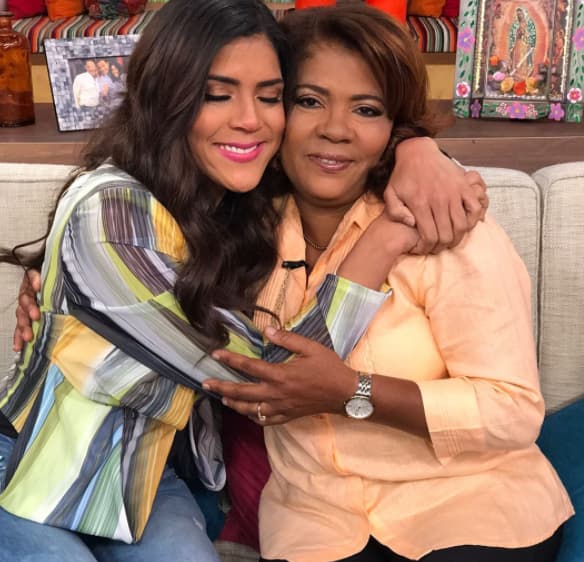 Francisca no sabía que su madre estaría en el estudio y estaba muy emocionada de poder tenerla a su lado.