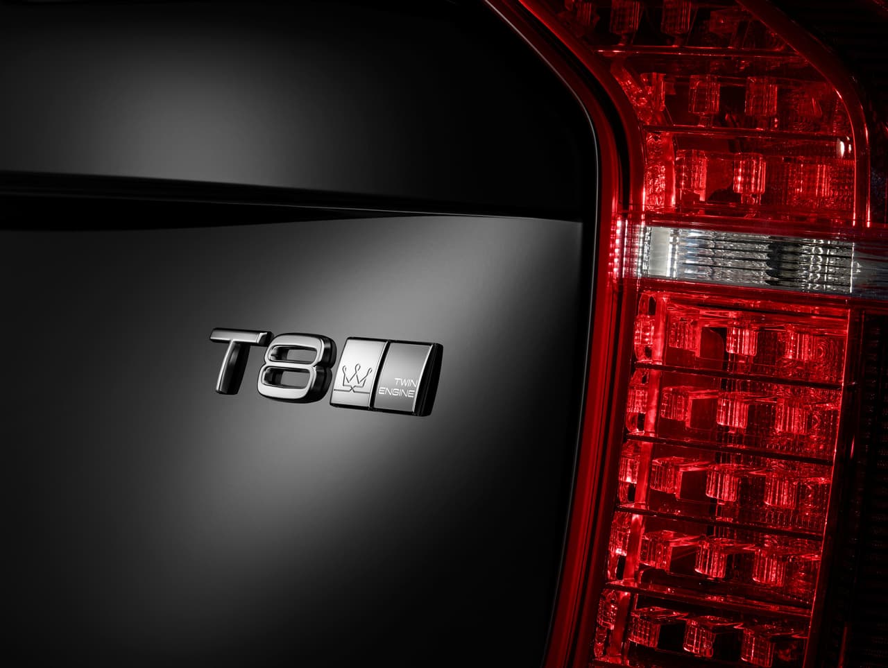 La Volvo XC90 Excellence cuenta con el tren motriz híbrido de conexión T8 con 400 caballos de fuerza.