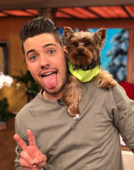 Sí, William Valdes es un experto en hacernos sonreír y pasarla bien con su inseparable amigo Tobi.