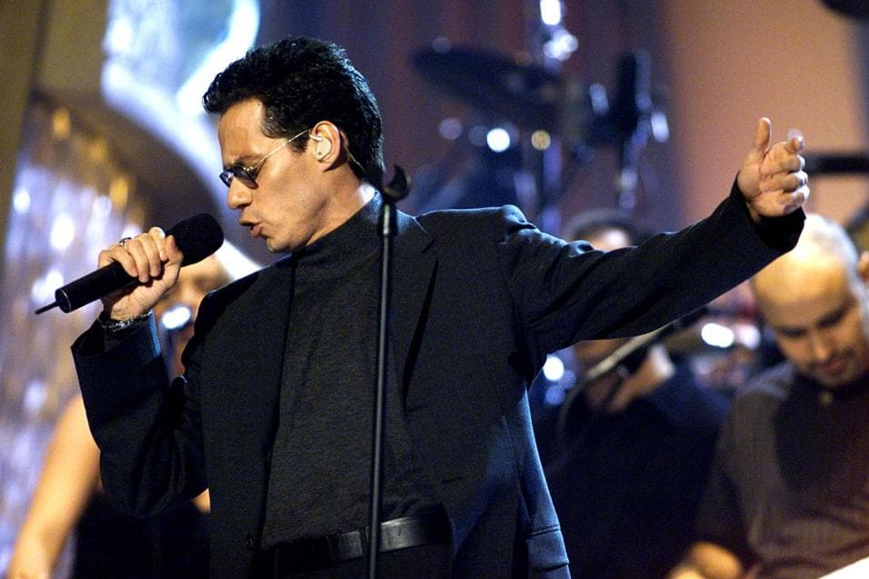 Marc Anthony se tuvo que cambiar el nombre para que no lo confundieran con otro famoso cantante mexicano: - Marco Antonio Muñiz Rivera.