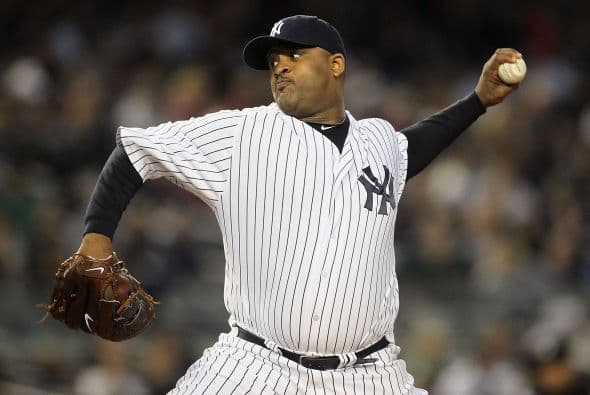 33. CC SABATHIA- El basquetbolista firmó en 2008 un contrato por siete años con los Yankees de Nueva York superior a los $161 millones, el contrato más caro que ha recibido un pitcher. El joven de 30 años conquistó un salario de poco más de $23.6 millones.
