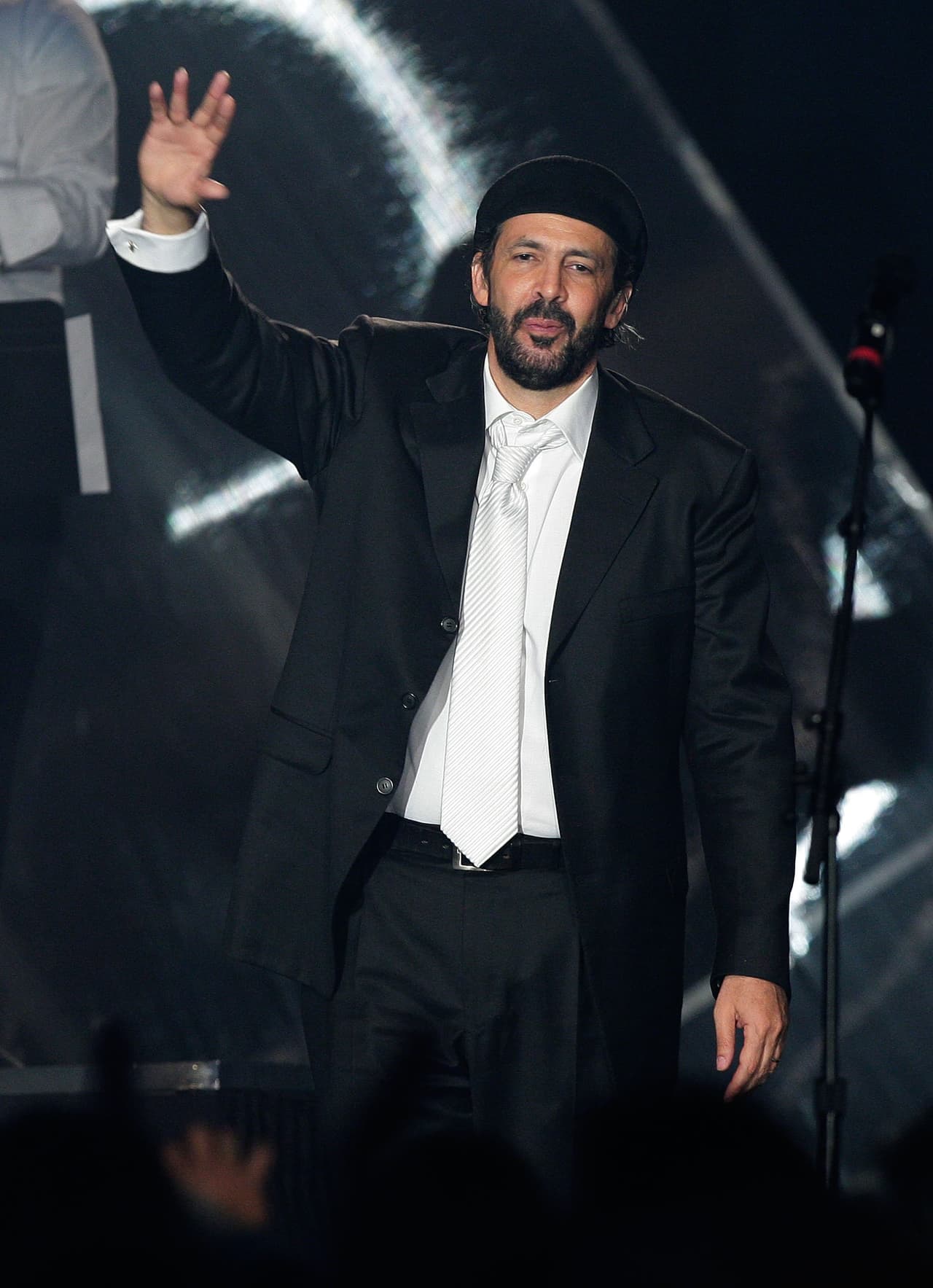 Por esta razón su gran éxito en la música ha sido rotundo,Juan Luis Guerra es todo un profesional.