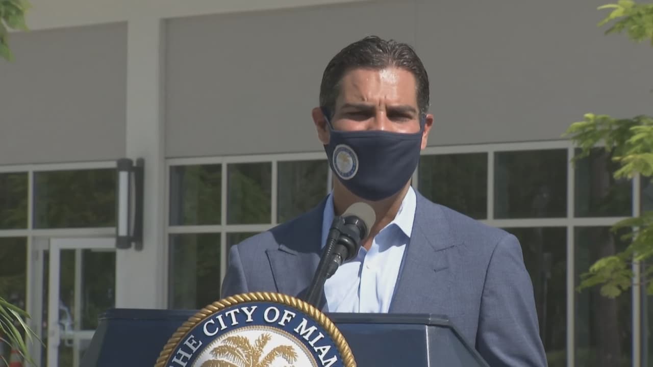 Alcalde de Miami pide al condado cambiar el toque de queda para que los restaurantes puedan abrir más tiempo