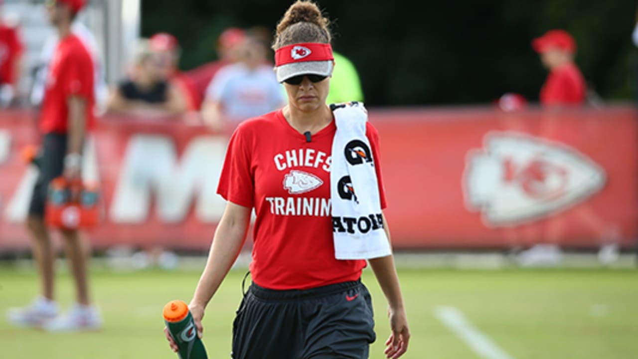 Morton ha sido la primera mujer en la historia del equipo en tener esta posición. La historia está cambiando, pues cada día hay más mujeres dentro de los equipos en la NFL.