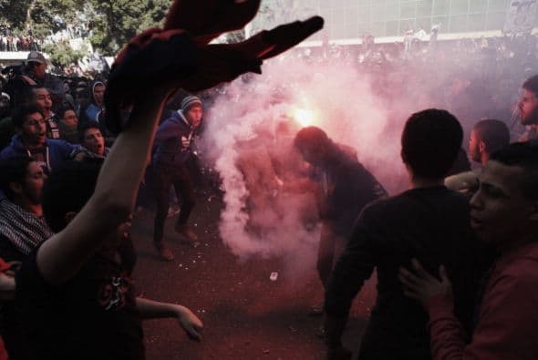Los fans incondicionales del club Al-Ahly, conocidos como el "Ultras", que jugaron un papel clave en el levantamiento de 2011 que derrocó a Hosni Mubarak, habían estado tomando las calles para exigir castigo severo a los responsables de las muertes del estadio.