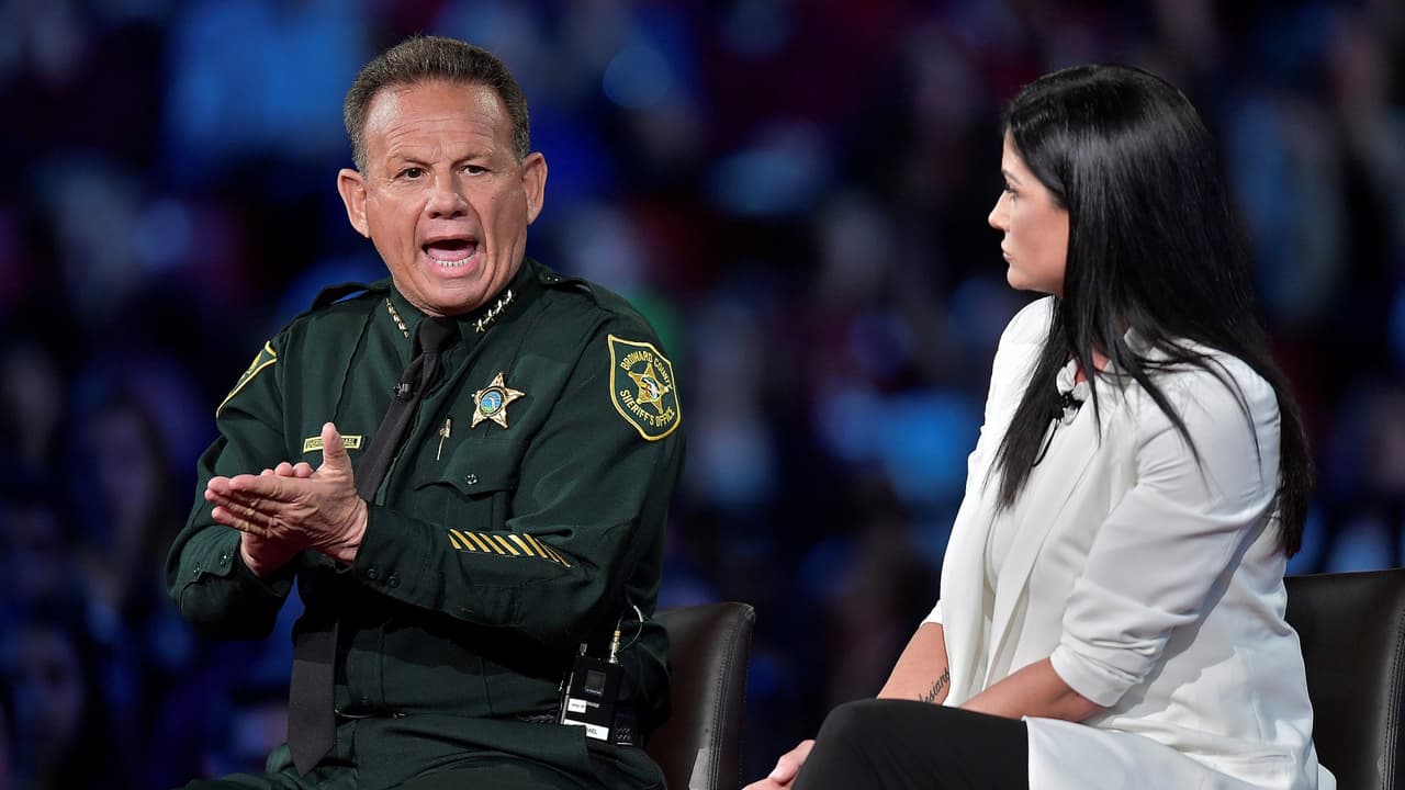 Scott Israel, el alguacil del condado donde ocurrió el tiroteo: "Maestros no debe ir armados, deben enseñar"