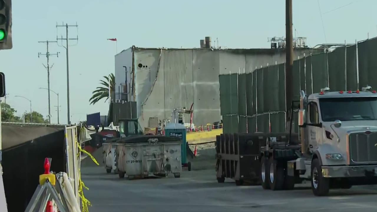 Padres temen regreso a clases tras incendio en Boyle Heights por olor insoportable
