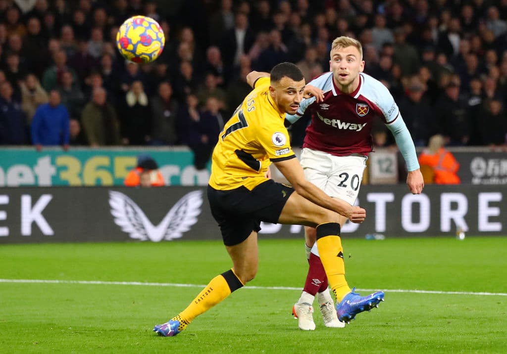 El lobo mexicano volvió a tener gol con los Wolves y los locales vencen 1-0 al West Ham United.