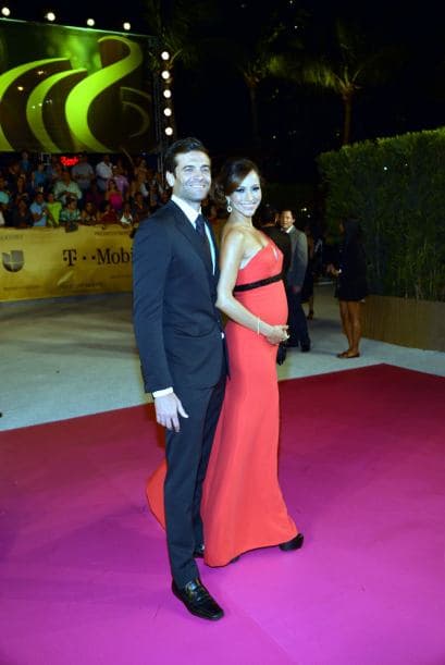 Y para que no quedará duda de lo linda que se ve, hasta posó de lado. ¿A poco no el embarazo le está sentando de maravilla?