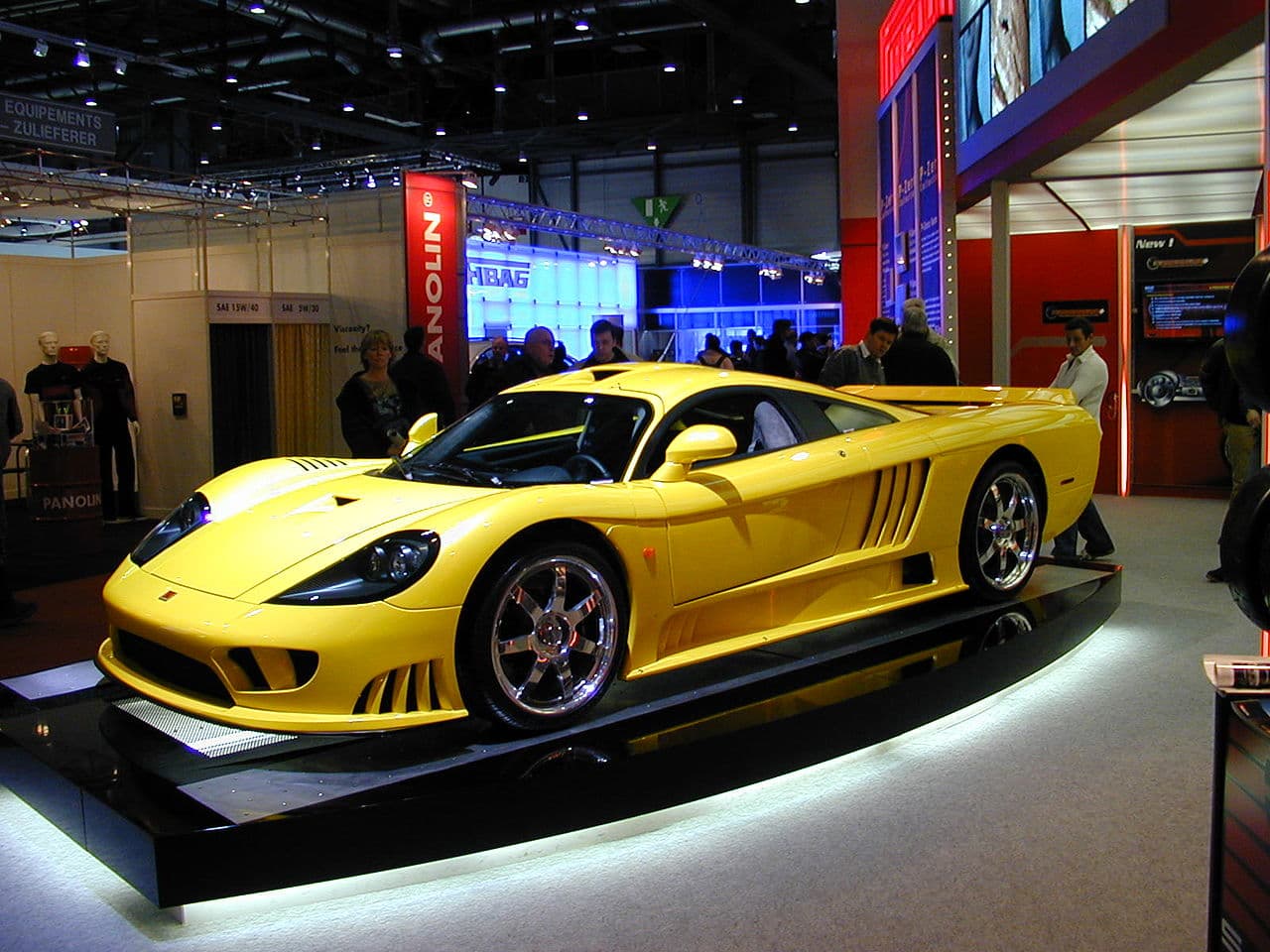 <h3 class="cms-H3-H3"><b>Saleen S7</b></h3>
<br>
<br>Producido artesanalmente entre los años 2000 y 2009, el Saleen S7 es considerado por muchos como el primer superauto americano. Paul Walker era un apasionado de los autos extranjeros, al igual que Brian O’Conner, pero en su corazón siempre tuvo un lugar muy especial para el poder americano.