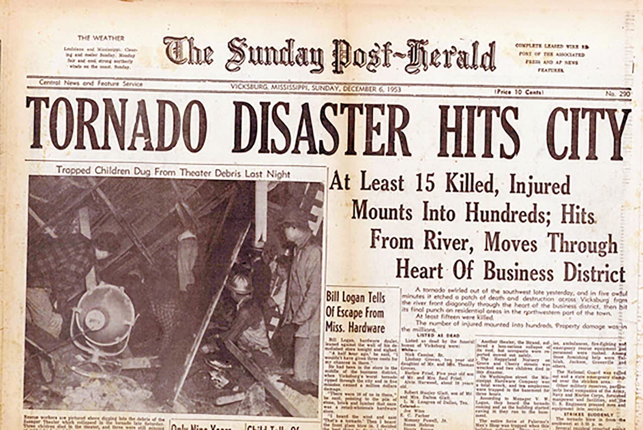 <b>Puesto 2. Año 1953 </b>
<br>
<b>Tornados registrados en diciembre:</b> 21
<br>
<b>Víctimas mortales:</b> 49
<br>
<br>En diciembre de 1951 se registraron relativamente pocos tornados, pero uno golpeó con fuerza en Vicksburg, Mississippi, dejando 38 fallecidos. 
<br>
<br>Los datos de la Administración Nacional Oceánica y Atmosférica (NOAA) muestran que la cantidad de tornados en el mes de diciembre ha aumentado desde 1950.