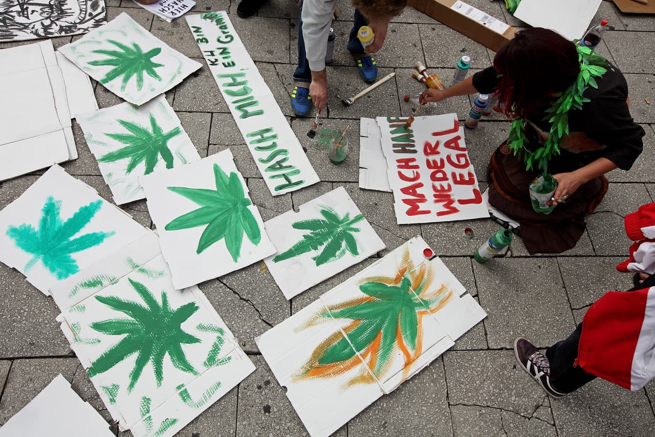 Del 50% de texanos que se opone a la legalización de la marihuana, más de la mitad de estos (57%) dijo que sí apoya la no criminalización de esta y apoya reducir las penas por posesión.