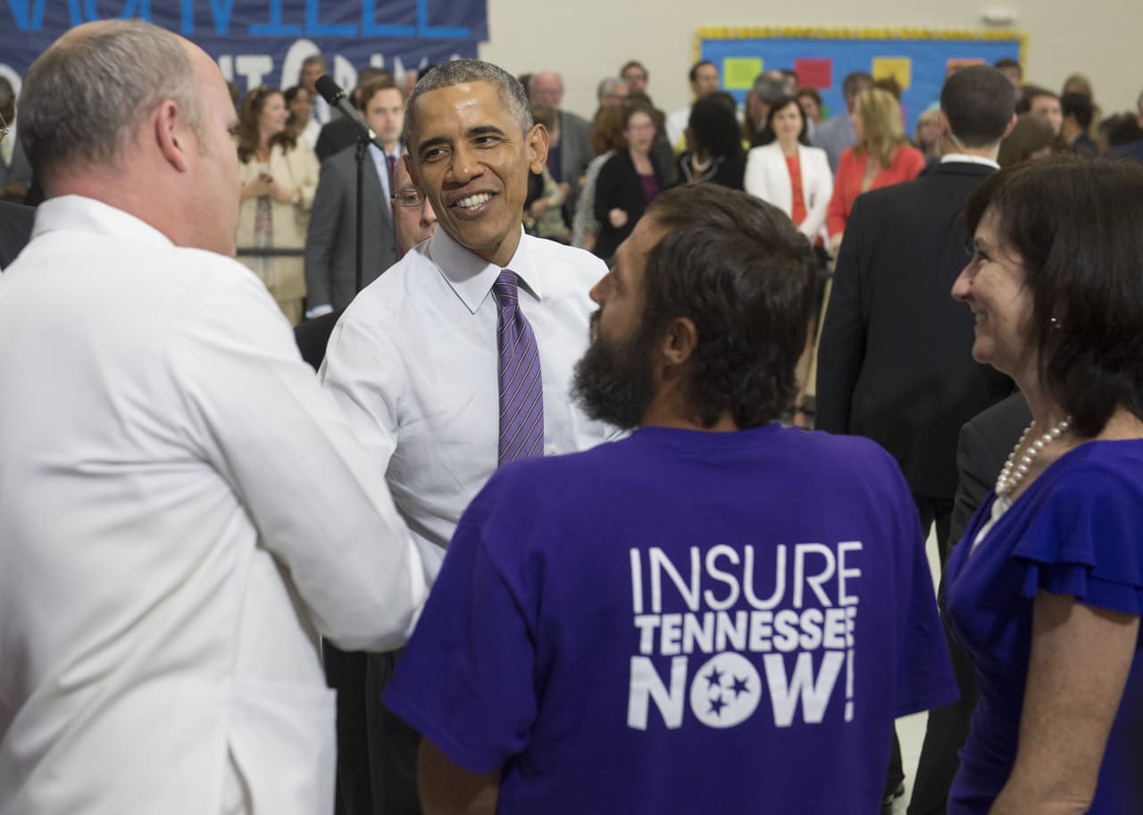 Así con en el apartado de discriminación, en este la raza juega un papel importante, pues mientras el 26% de los blancos tuvieron una opinión positiva que aumenta al 65% en los afroamericanos y al 45% en los hispanos.