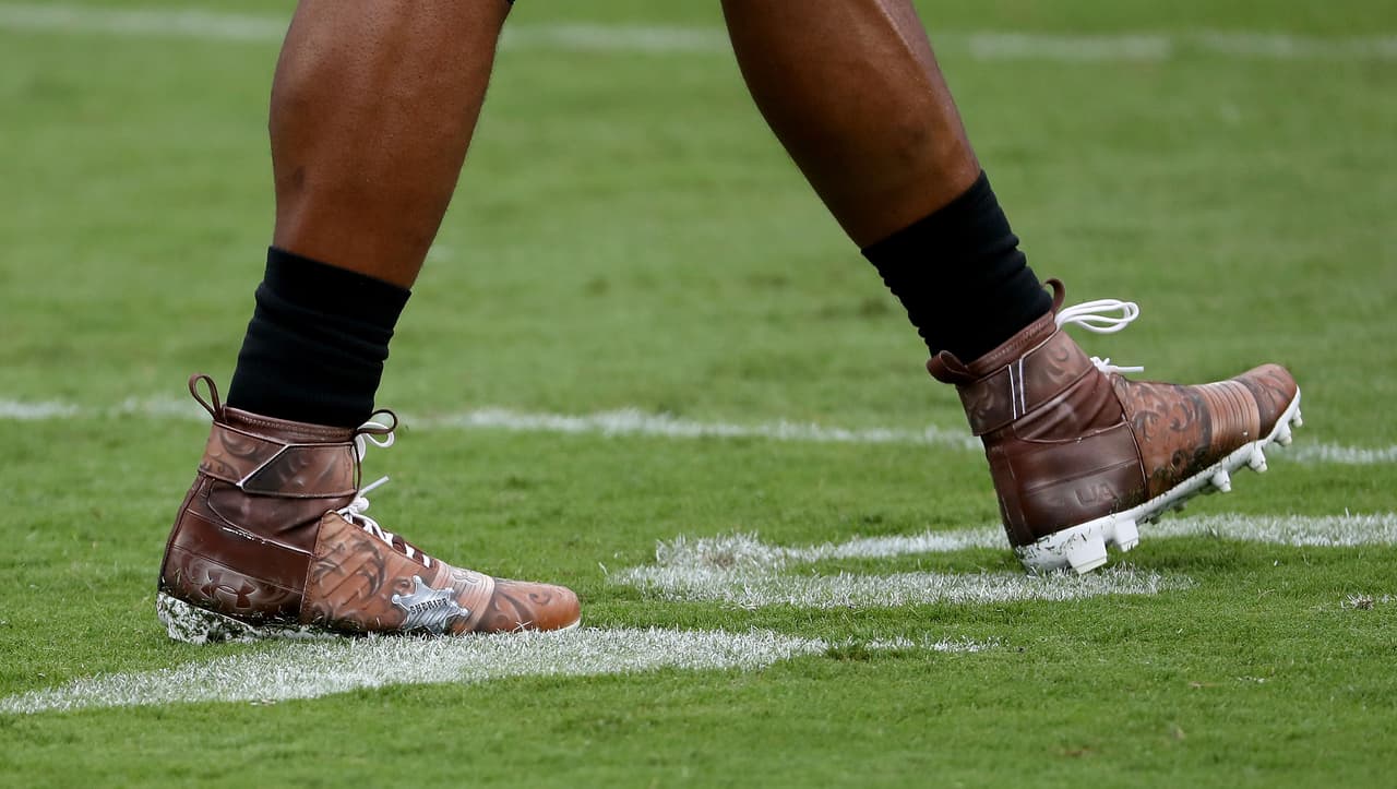 Durante un encuentro ante Dallas Cowboys mostró este peculiar diseño.