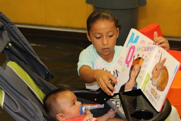 Miles se dieron cita en la séptima edición de la Feria de Educación que se festejó en Cal State Dominguez Hills. Te compartimos fotos de la concurrida celebración escolar.