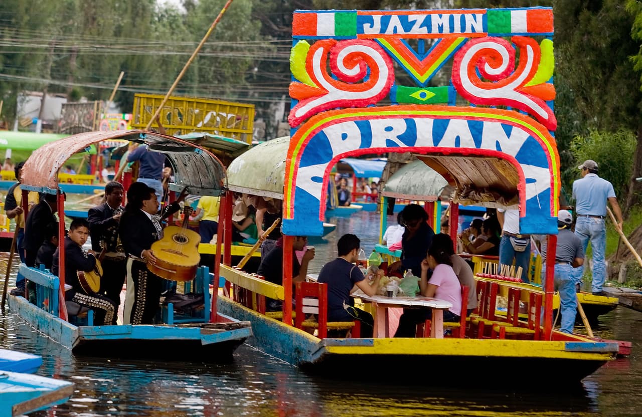 De cualquier manera, también están aquellos quienes creen que esta atracción también hace su parte para que a diario lleguen cientos de turistas de todo el mundo a conocer Xochimilco y su belleza. ¿Tú te animarías a quedarte en esa isla?