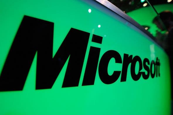 Microsoft ofrece actualmente la mayor parte de la tecnología de búsqueda en el sitio web de Yahoo a cambio de un 12% de los ingresos publicitarios generados a partir de los resultados.