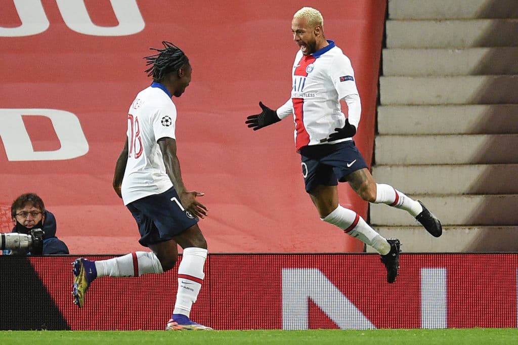 Manchester United, sin Cavani para su pase en la Champions