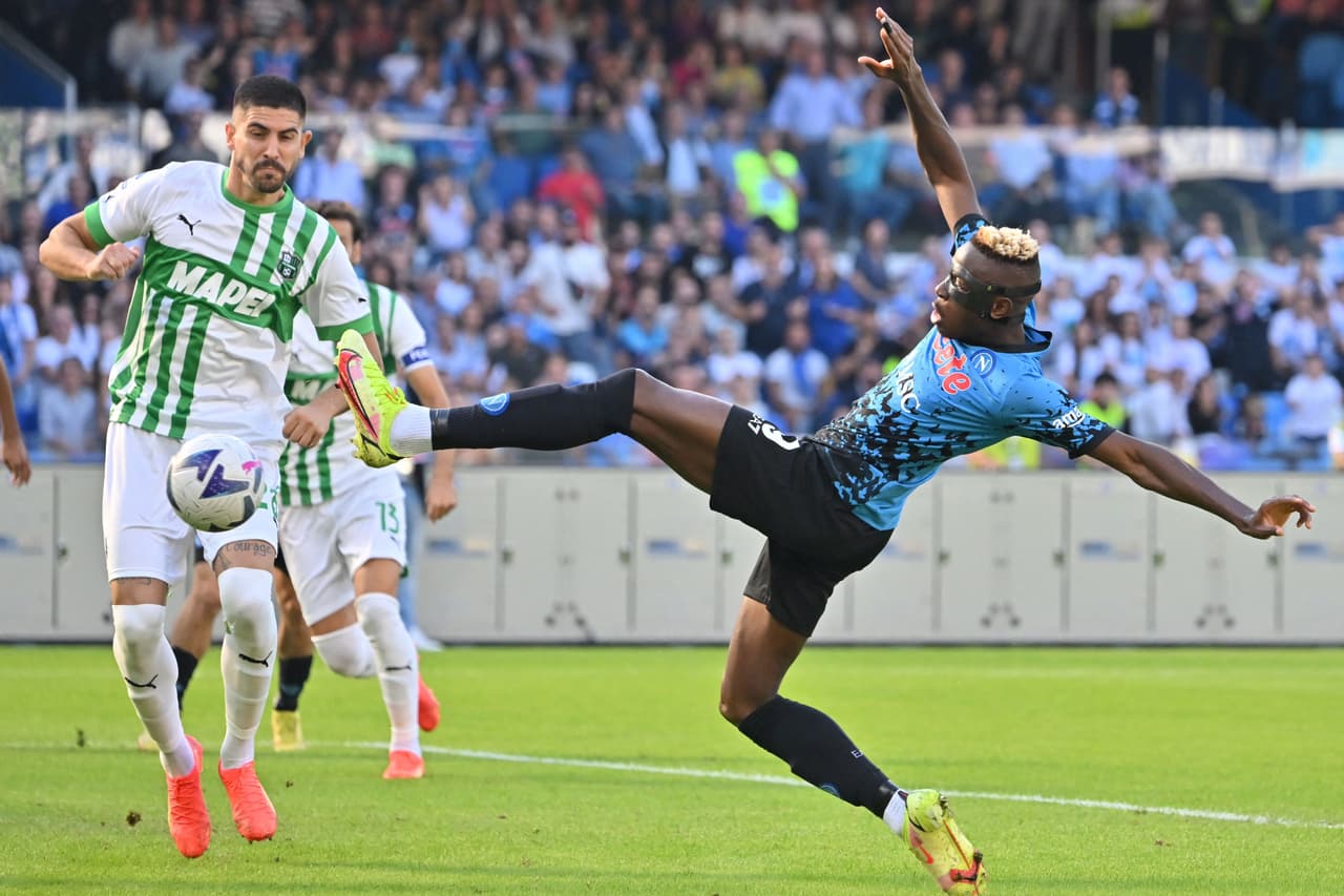 El Nigeriano marcó a los 4', 19' y 77' minutos.