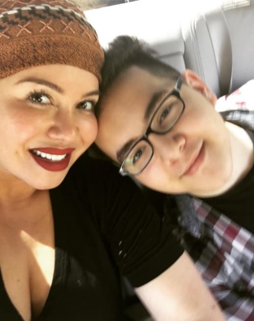 Chiquis Rivera consintió a su hermanito Juan, a quien cuida y quiere como si fuera su hijo.