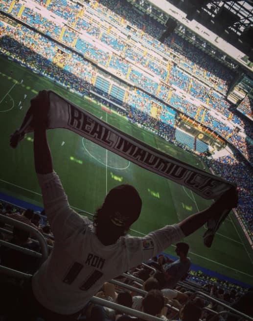 Si no has adivinado quién es este guapo nominado, te revelamos su identidad... es José Ron, quien este fin de semana apoyó con todo a su equipo Real Madrid.