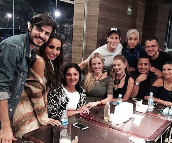 La guapa actriz venezolana tampoco se olvidó de los amigos. No cabe duda, Marjorie siempre da sorpresas.