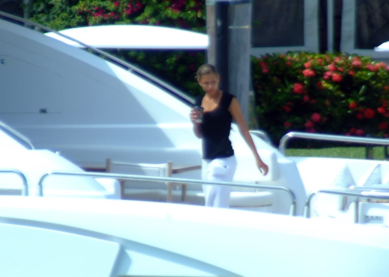 Cuando Michelle Salas fue relacionada románticamente con Alejandro Asensi ella tenía 18 casi 19, y él tenía 38 casi 39, recordó la periodista Jessica Sáenz en entrevista para 
<a href="https://www.tvazteca.com/aztecauno/alejandro-asensi-michelle-salas-noviazgo-luis-miguel-manager-natalia-echeverria-bma-notas" target="_blank">Ventaneando</a>.