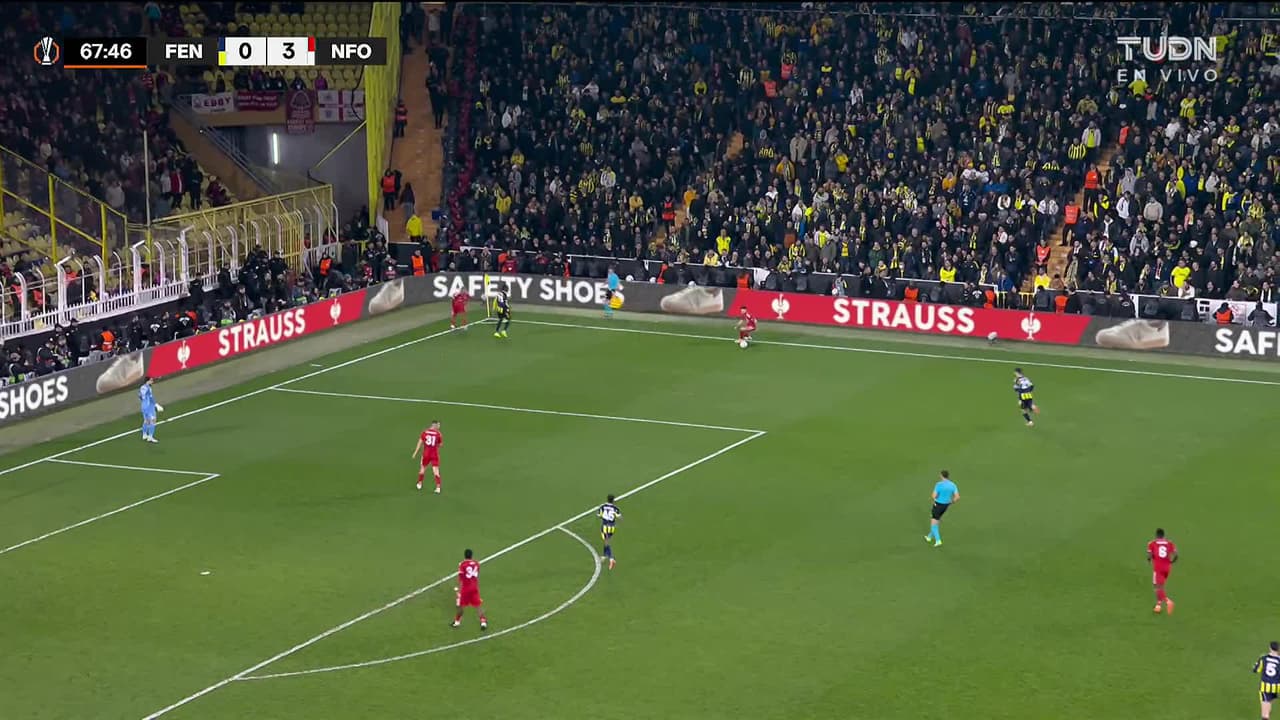 ¡TIRO ATAJADO! disparo por Marco Asensio.