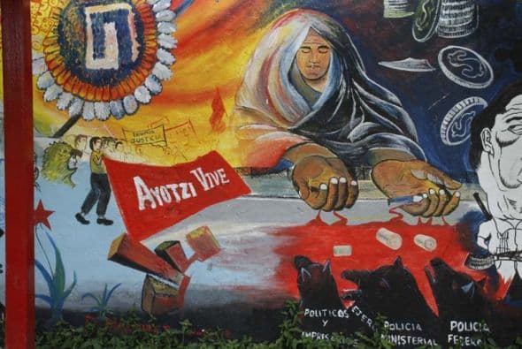 "Ayotzi vive", uno de los cantos preferidos de los estudiantes.