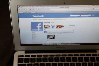 Facebook y Twitter se han convertido actualmente en los medios ideales para encontrar empleo.