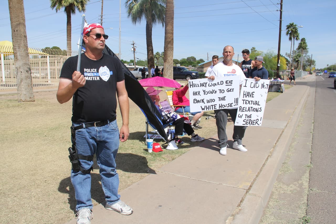 La protesta contra Clinton era pacífica.