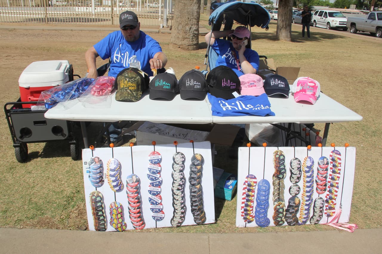 Los vendedores ambulantes también.