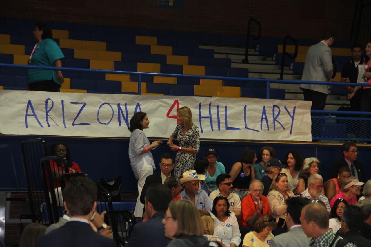 Poco a poco se fue llenando el auditorio.